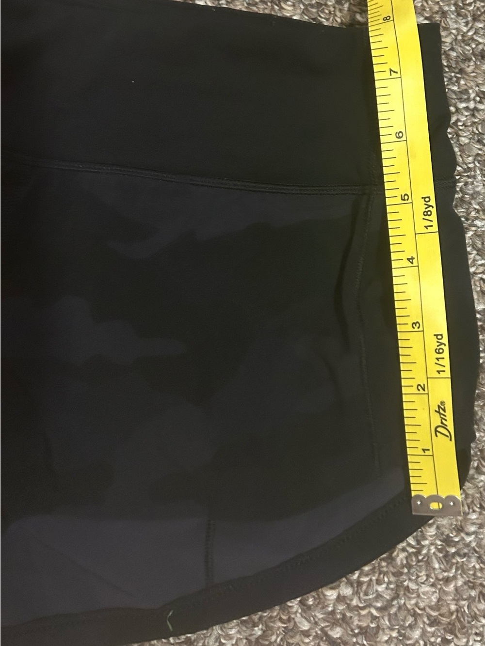 LULULEMON 2 Women’s Camo Performance Running Shorts With Zipper Pocket symbol - Picture 8 of 8